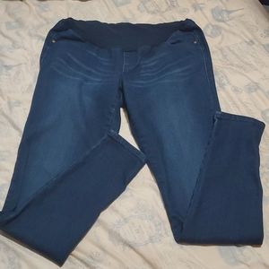 A Pea in the pod collection maternity jeans